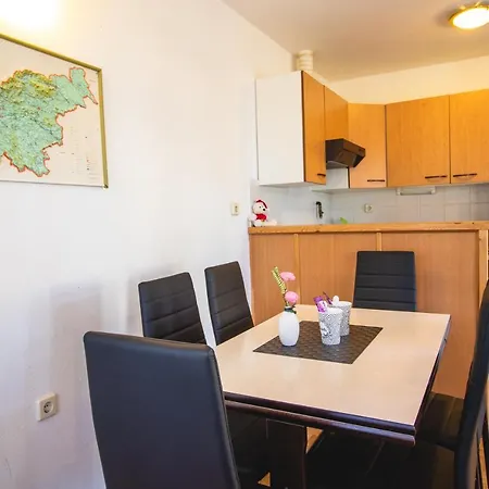 Appartement Pocitniski Apartmaji - Extraordinary In Banovci *